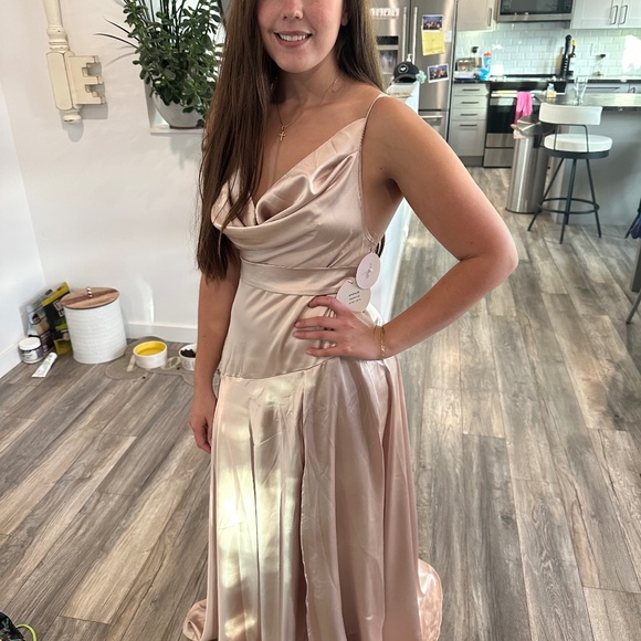 Satin champagne gown - Picture 1 of 2